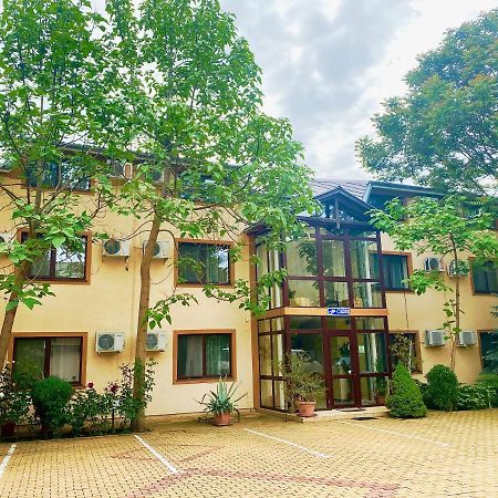 Hotel Cardinal Сату-Маре Экстерьер фото