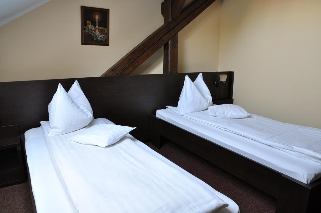 Hotel Cardinal Сату-Маре Номер фото