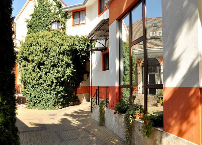 Hotel Cardinal Сату-Маре Экстерьер фото