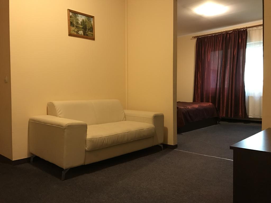Hotel Cardinal Сату-Маре Экстерьер фото