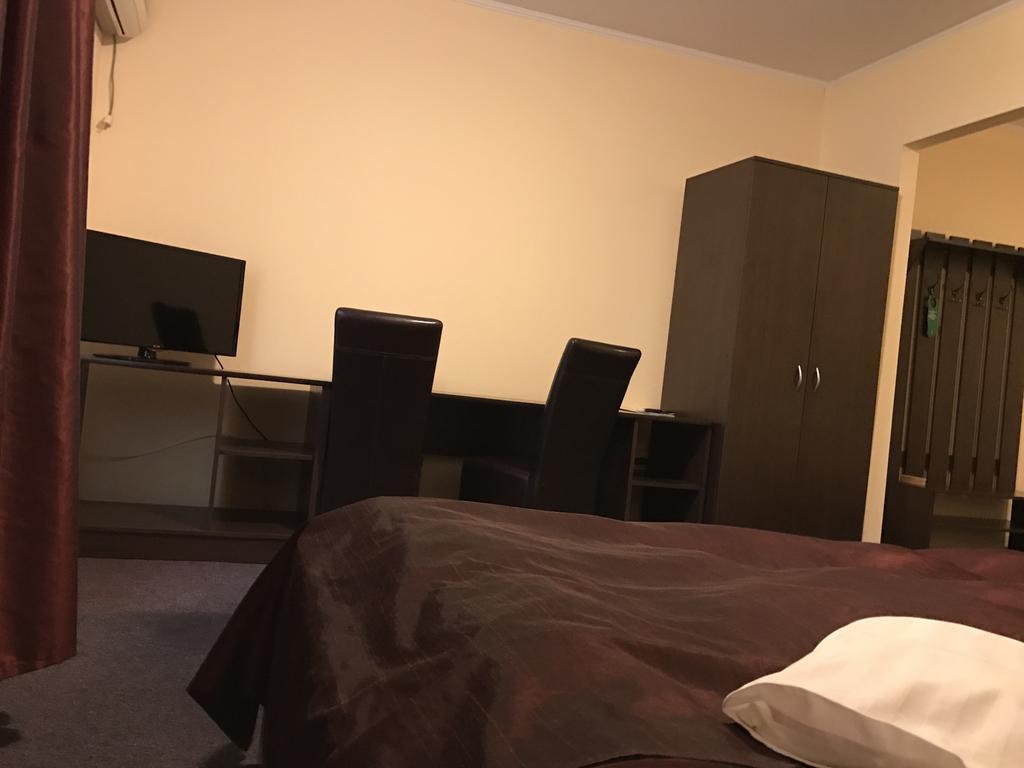 Hotel Cardinal Сату-Маре Экстерьер фото