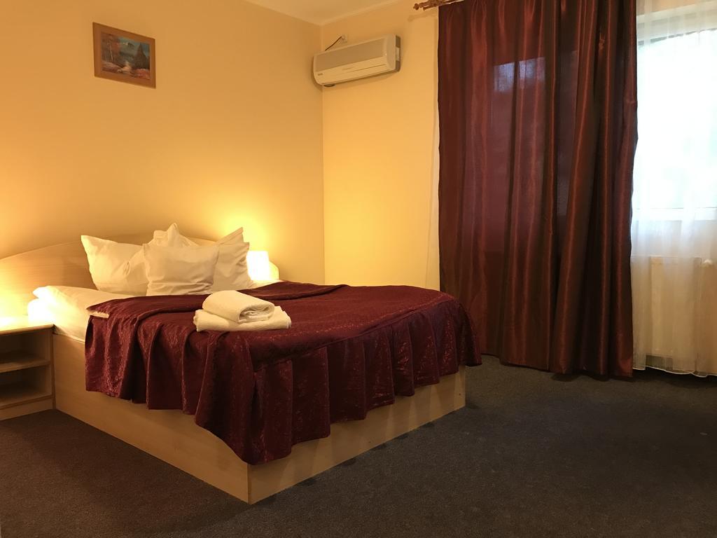 Hotel Cardinal Сату-Маре Экстерьер фото