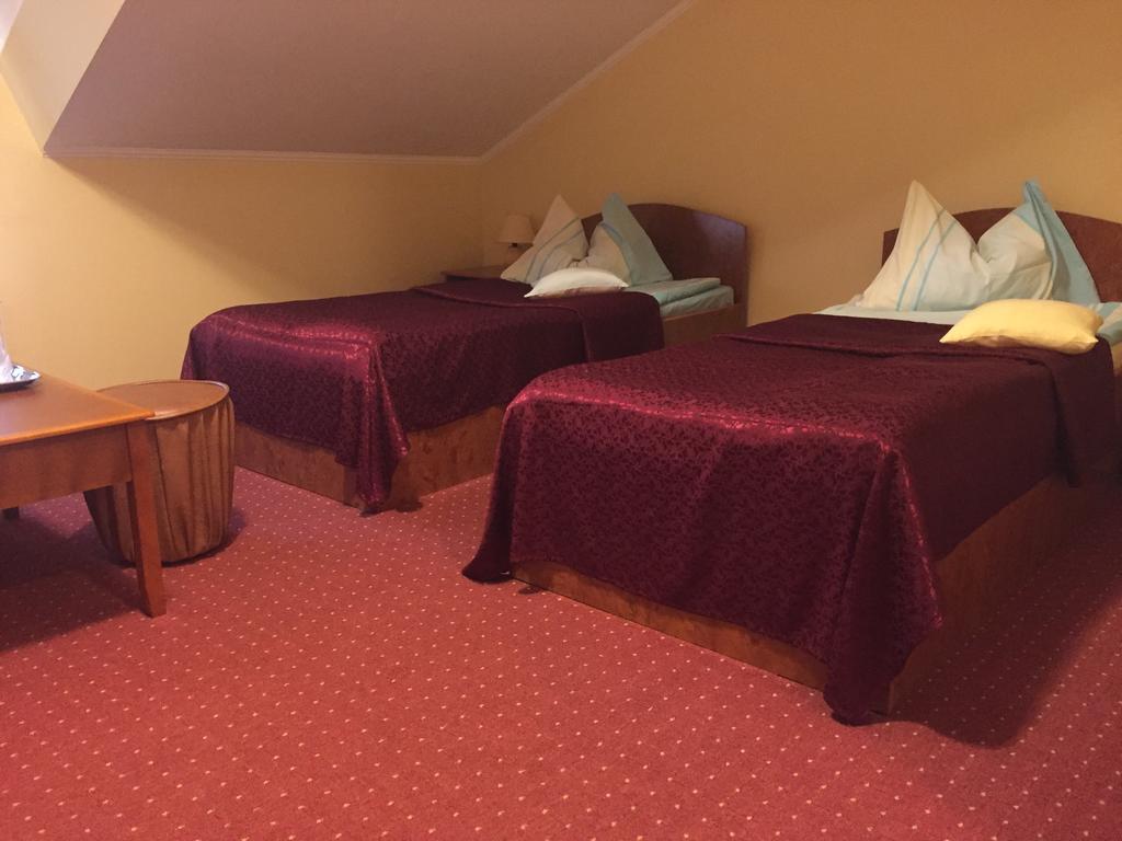Hotel Cardinal Сату-Маре Экстерьер фото