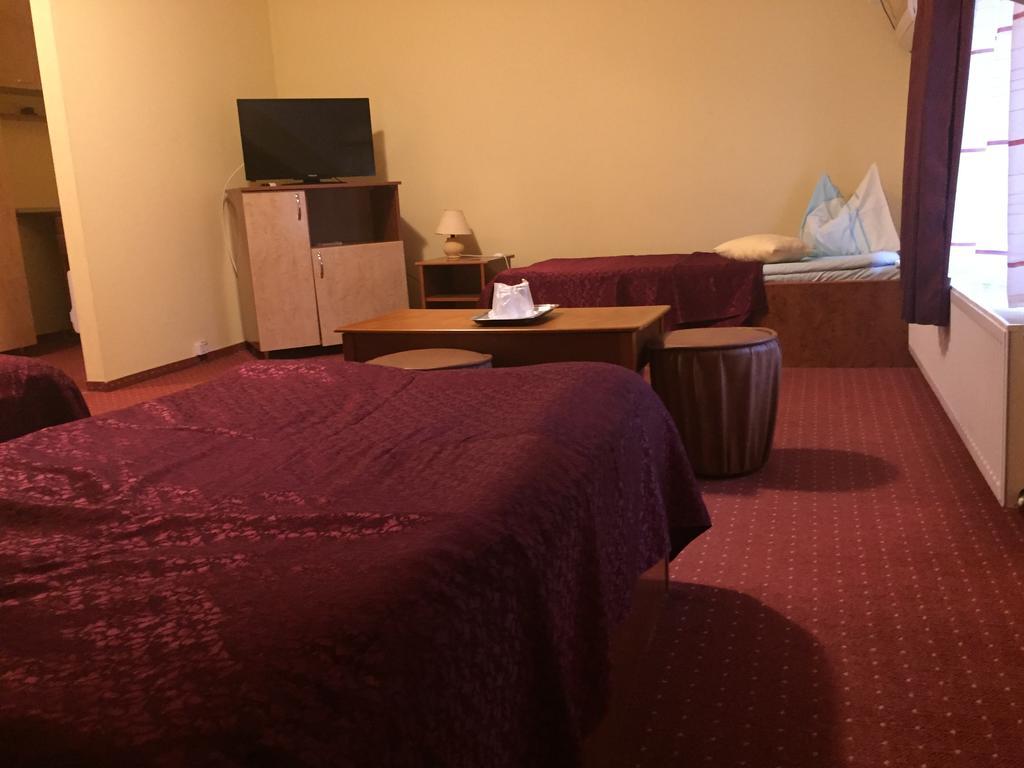 Hotel Cardinal Сату-Маре Экстерьер фото