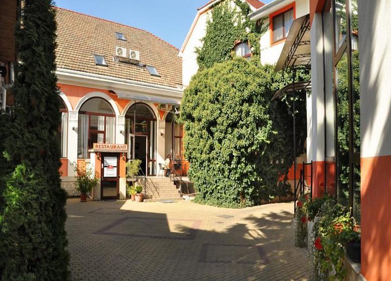 Hotel Cardinal Сату-Маре Экстерьер фото