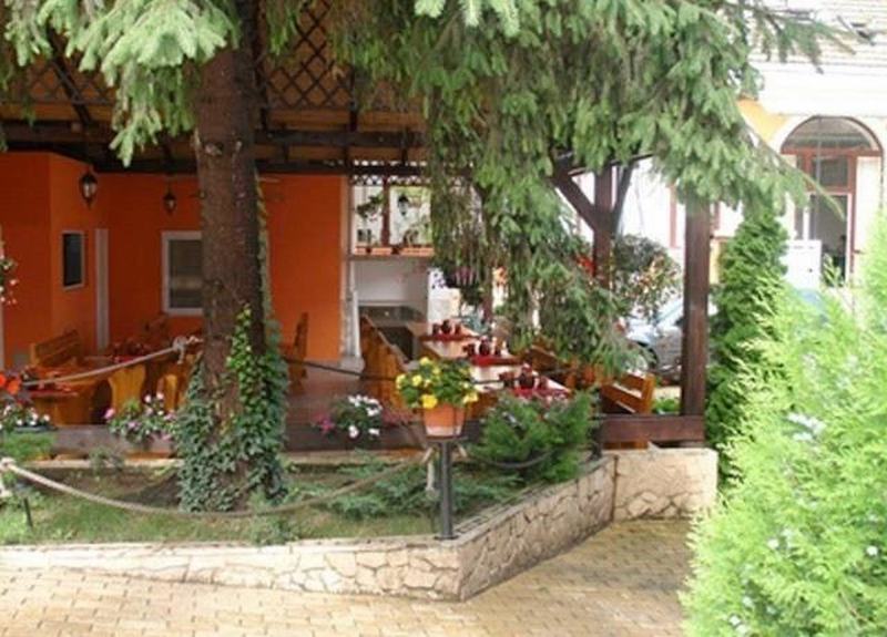 Hotel Cardinal Сату-Маре Экстерьер фото