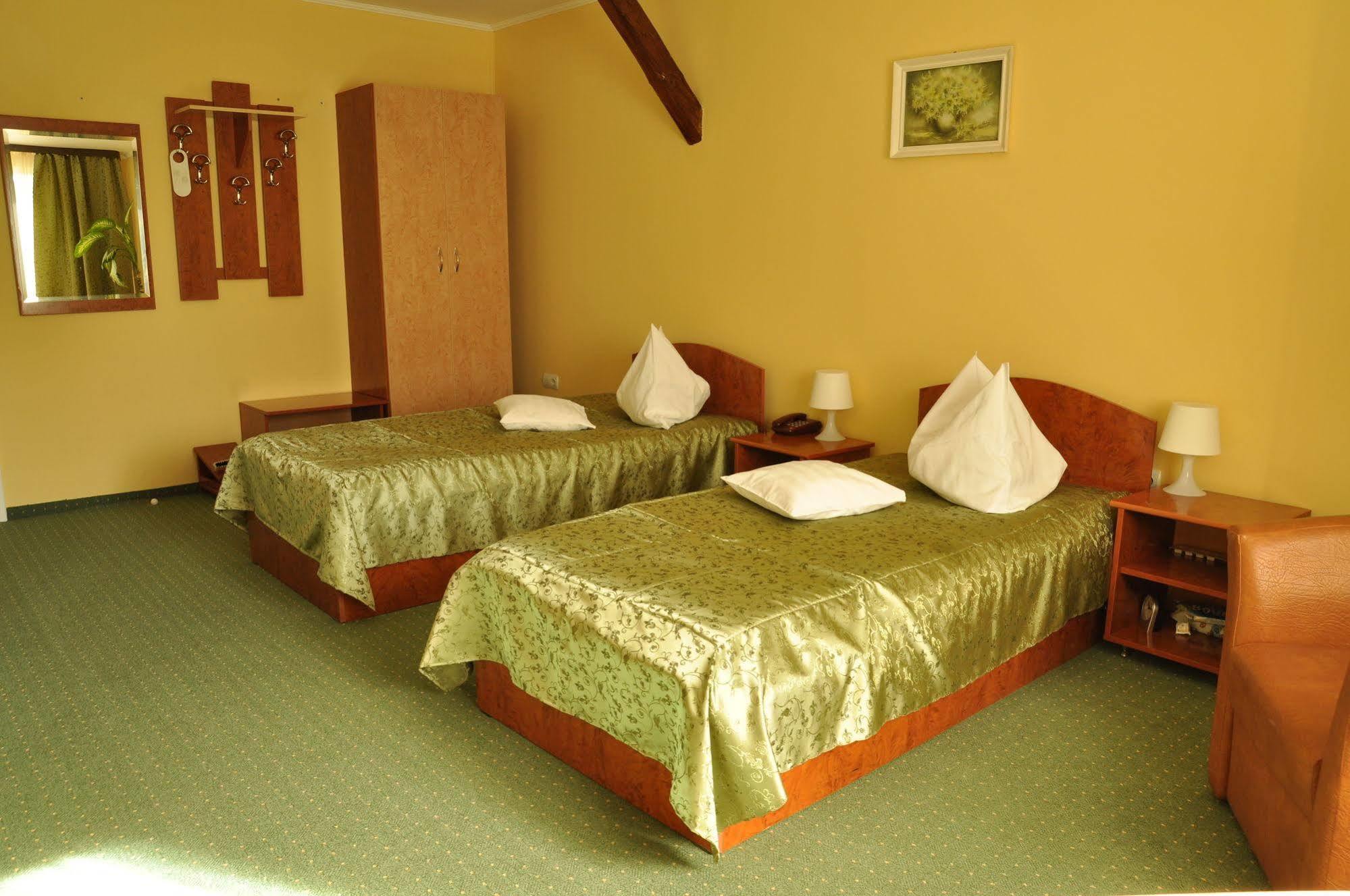 Hotel Cardinal Сату-Маре Экстерьер фото