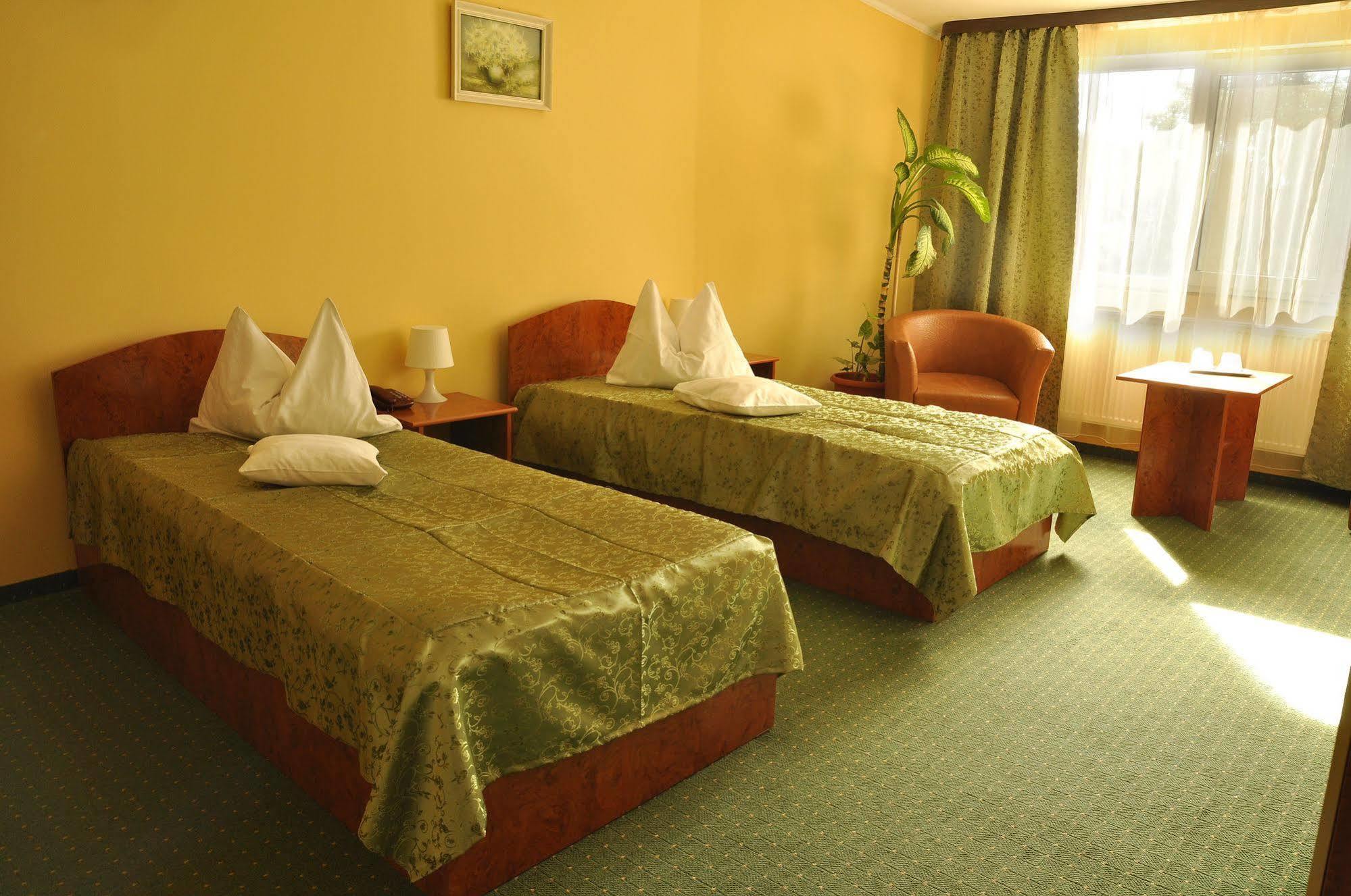 Hotel Cardinal Сату-Маре Экстерьер фото