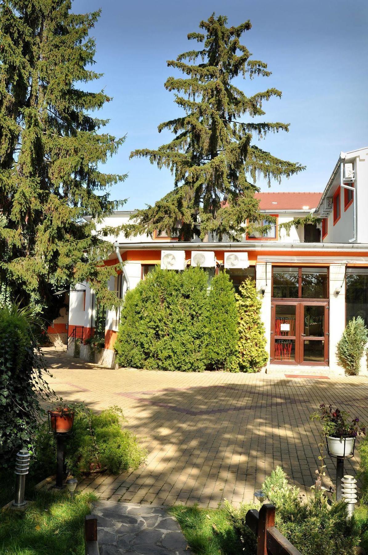 Hotel Cardinal Сату-Маре Экстерьер фото